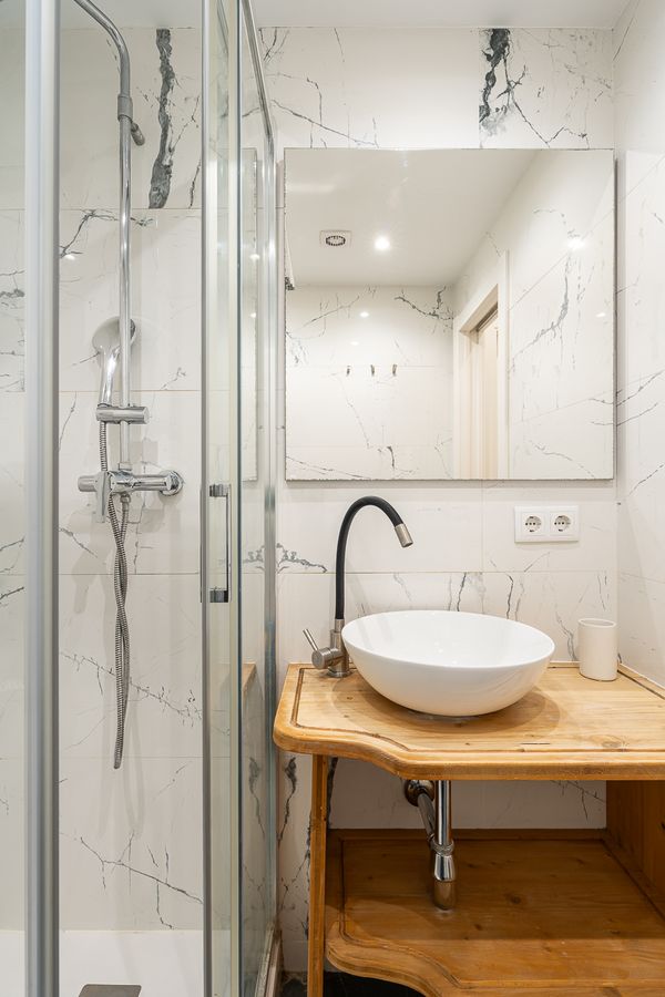 Standard Double Room with Shared Bathroom - PRALF1