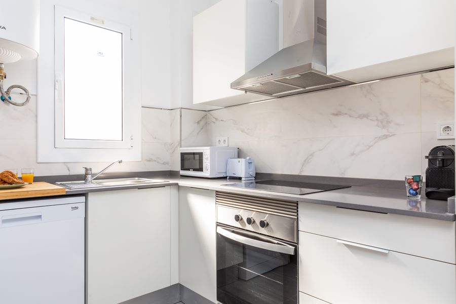2-Bedroom 1-Bathroom Penthouse with Terrace - 517