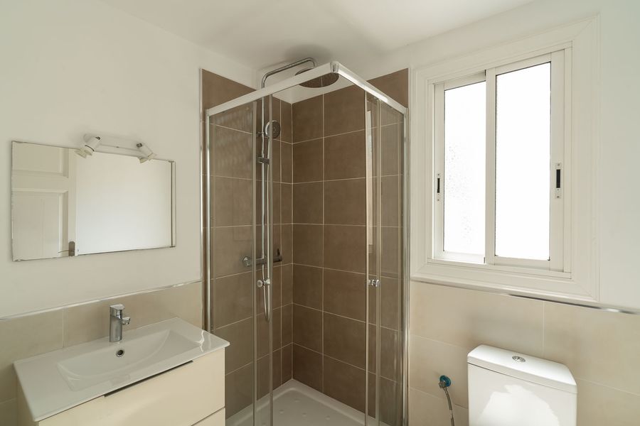 2-Bedroom 1-Bathroom Penthouse with Terrace - 527