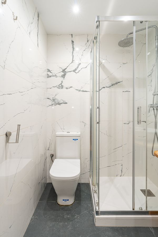 Standard Double Room with Shared Bathroom - PRALE1