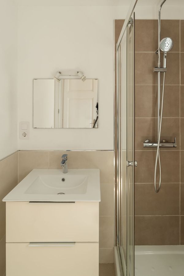 2-Bedroom 1-Bathroom Penthouse with Terrace - 527