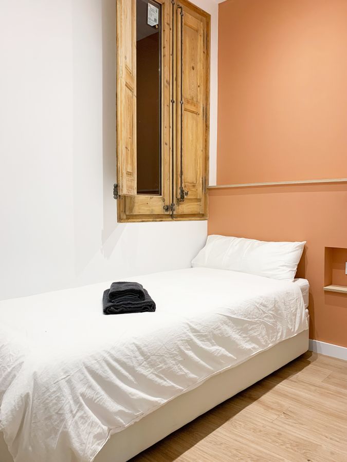 Essential Single Room with Private Bathroom - PRAL2D1