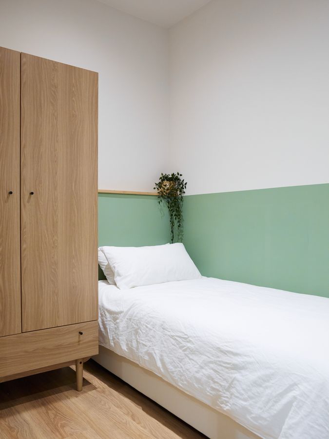 Essential Single Room with Shared Bathroom - 21B3