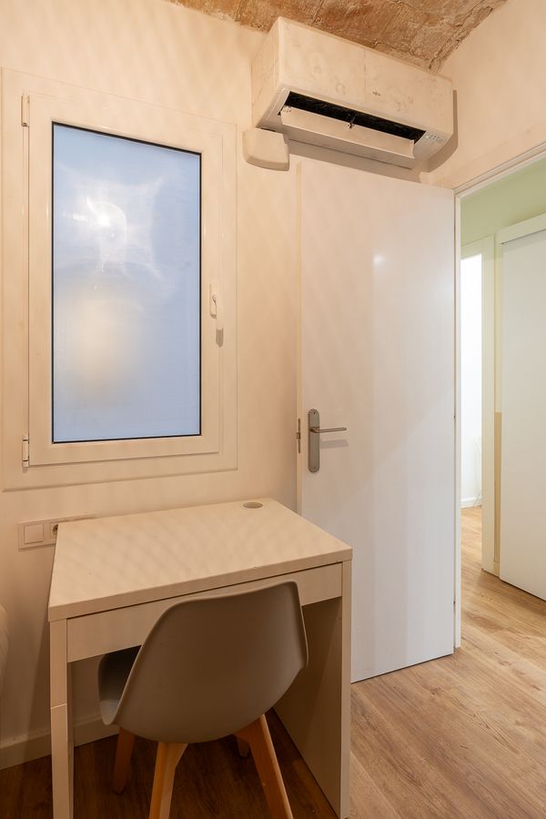 2-Bedroom 1-Bathroom Penthouse with Terrace - ENT11