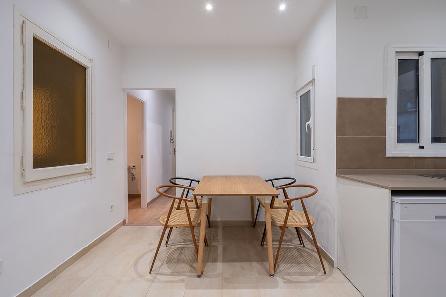 2-Bedroom 1-Bathroom Penthouse with Terrace - PRAL22