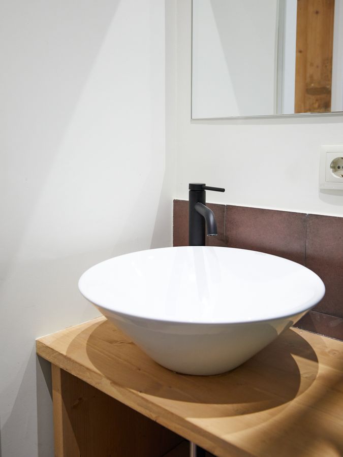 Essential Single Room with Shared Bathroom - 21B3