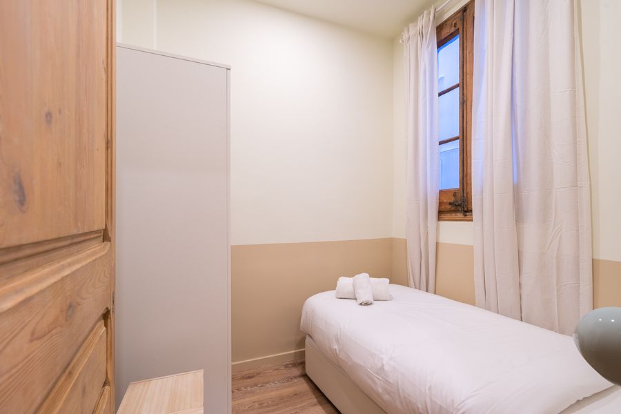 3-Bedroom 2-Bathroom Apartment - PRAL11