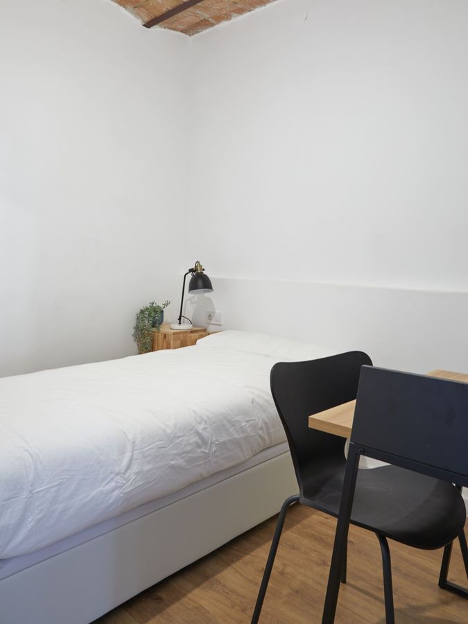 3-Bedroom 1-Bathroom Apartment - PRAL21