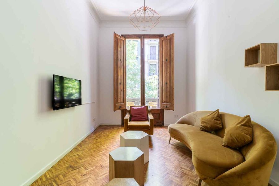3-Bedroom  2-Bathroom Apartment with Terrace - PRAL11