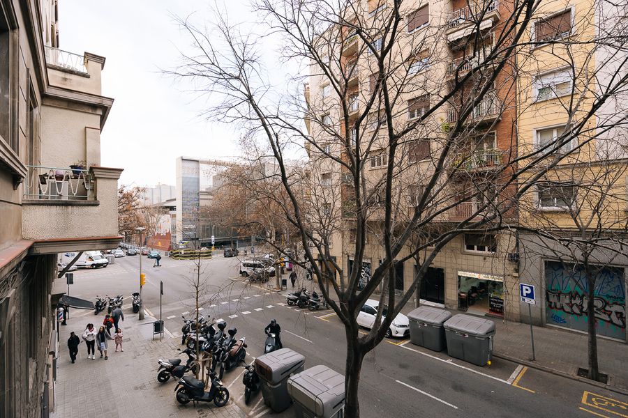2-Bedroom 1-Bathroom Penthouse with Terrace - PRAL22