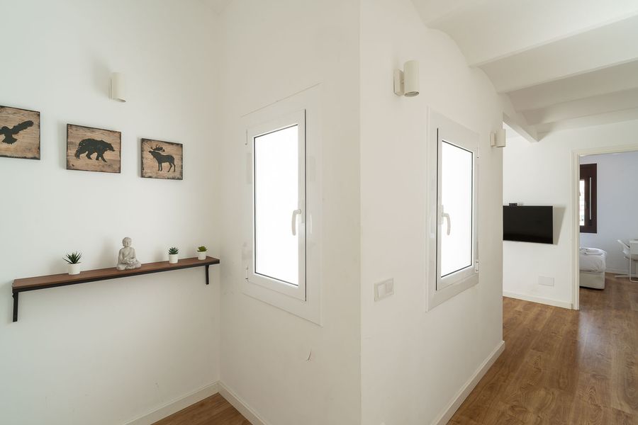 2-Bedroom 1-Bathroom Penthouse with Terrace - 527