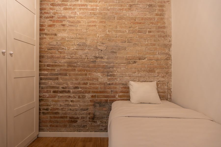 2-Bedroom 1-Bathroom Penthouse with Terrace - ENT11