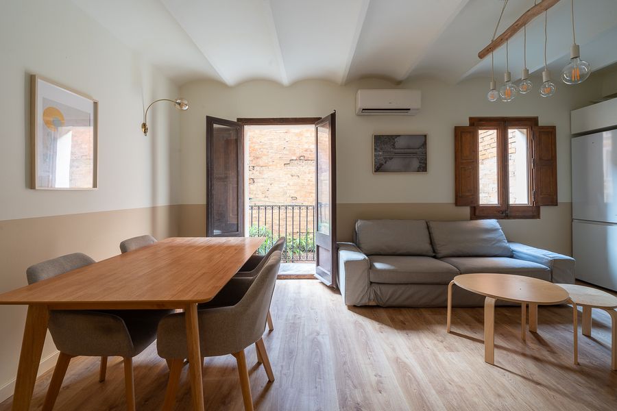 2-Bedroom 1-Bathroom Penthouse with Terrace - ENT11