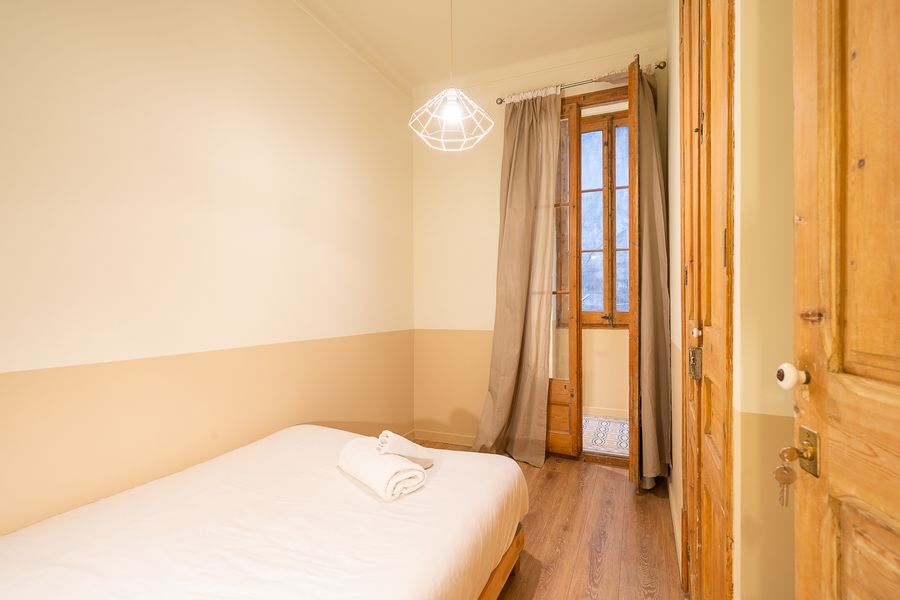 3-Bedroom 2-Bathroom Apartment - PRAL11