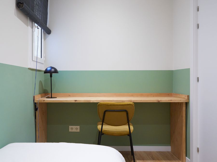 Essential Single Room with Shared Bathroom - 21B3
