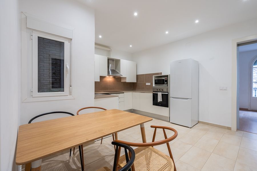 2-Bedroom 1-Bathroom Penthouse with Terrace - PRAL22