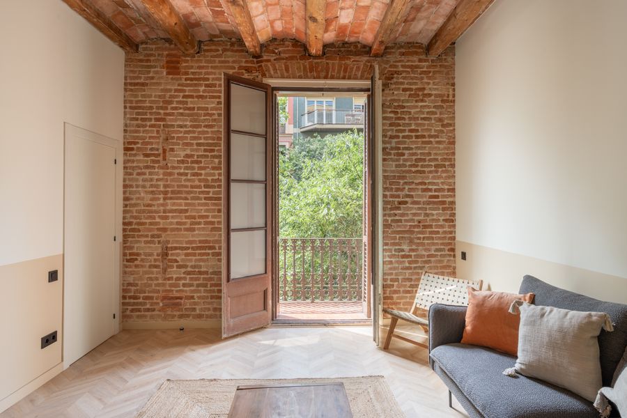 Essential Single Room with Shared Bathroom and Balcony - 12A2