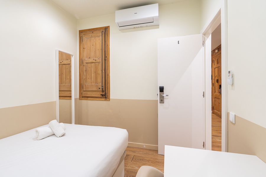 Standard Double Room with Shared Bathroom - PRALE1