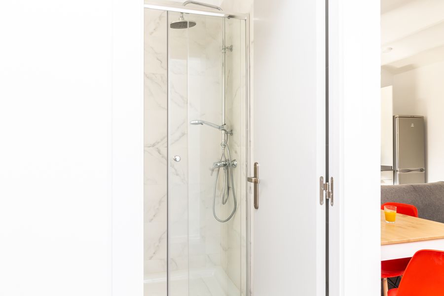 2-Bedroom 1-Bathroom Penthouse with Terrace - 517