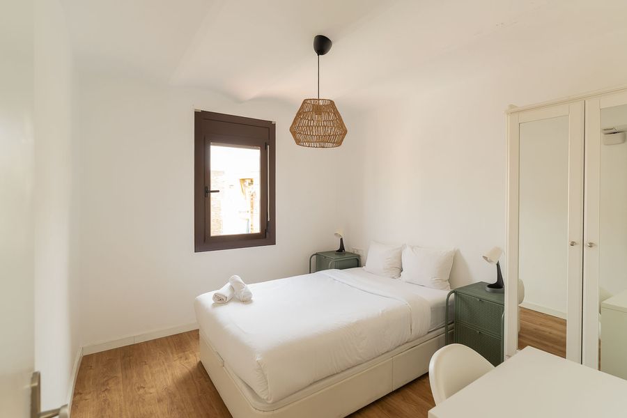 2-Bedroom 1-Bathroom Penthouse with Terrace - 527