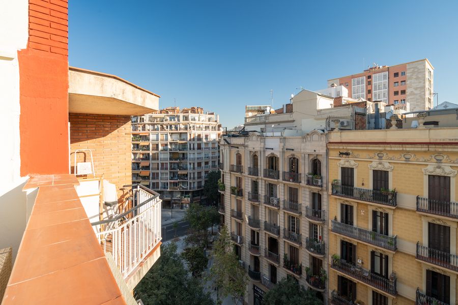1-Bedroom Penthouse with Terrace - 516