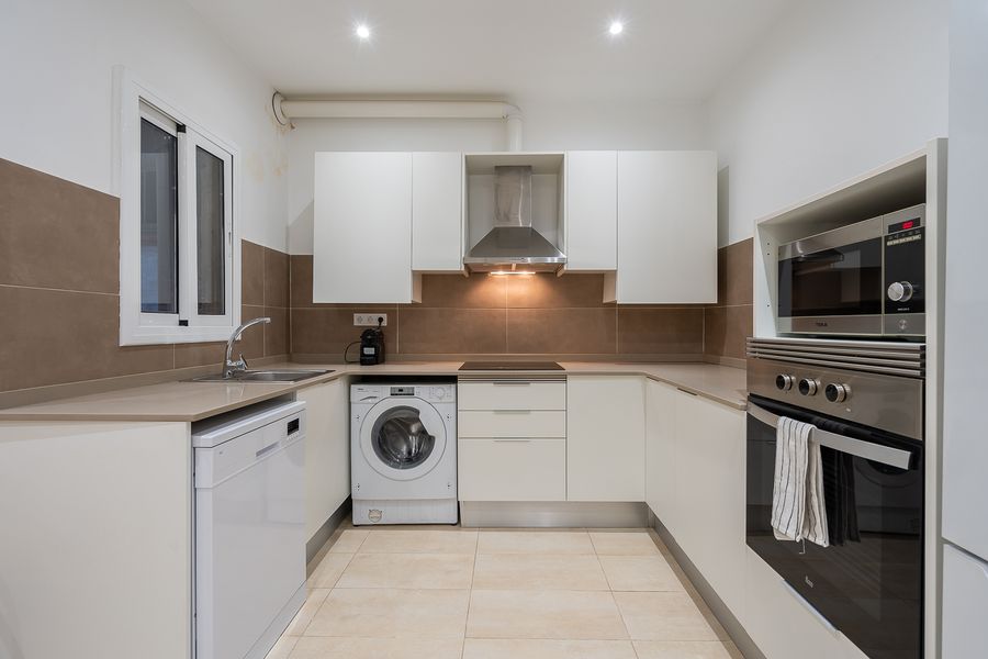 2-Bedroom 1-Bathroom Penthouse with Terrace - PRAL22