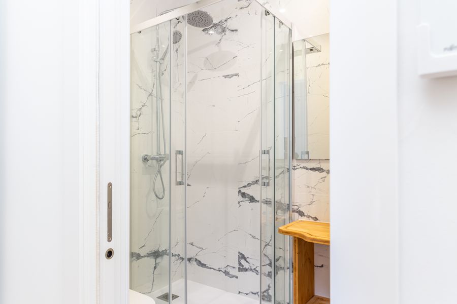 Superior Double Ensuite Room with Balcony - PRALB1
