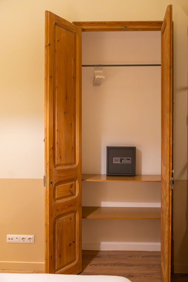 3-Bedroom 2-Bathroom Apartment - PRAL11