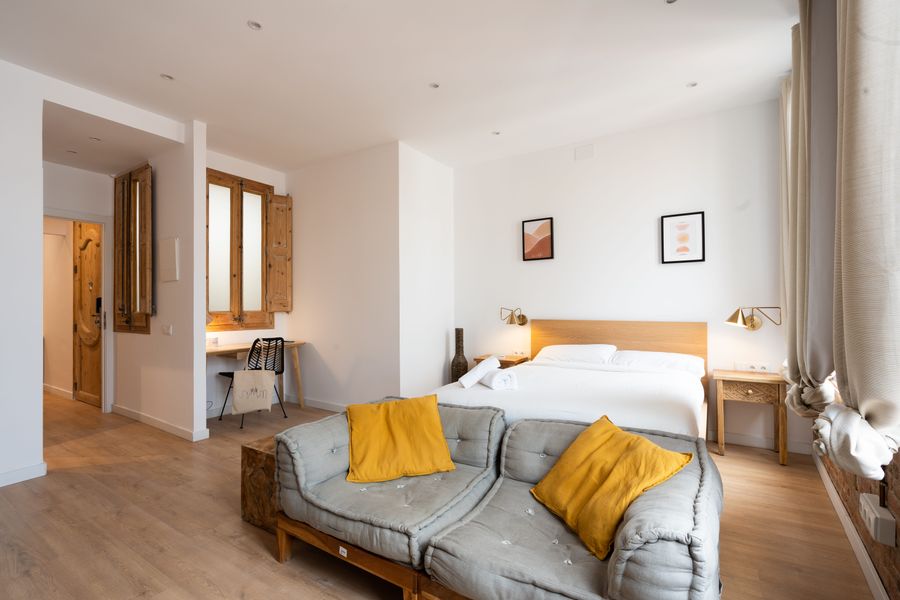Premium Double Ensuite Room with Balcony - PRAL1A1