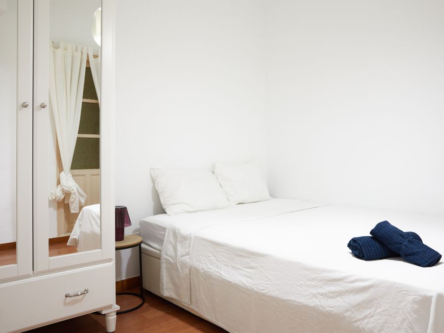 2-Bedroom 1-Bathroom Penthouse with Terrace - ENT21