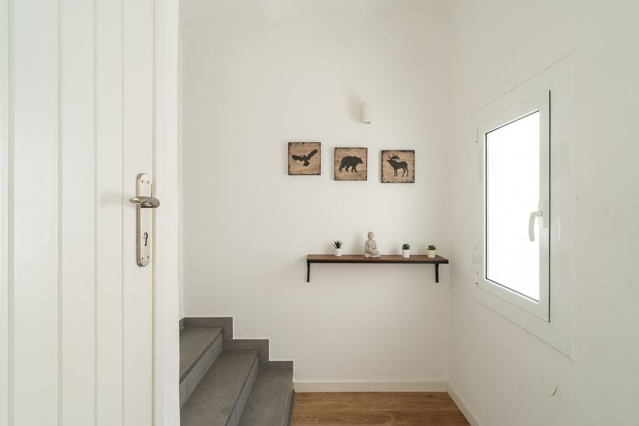 2-Bedroom 1-Bathroom Penthouse with Terrace - 527