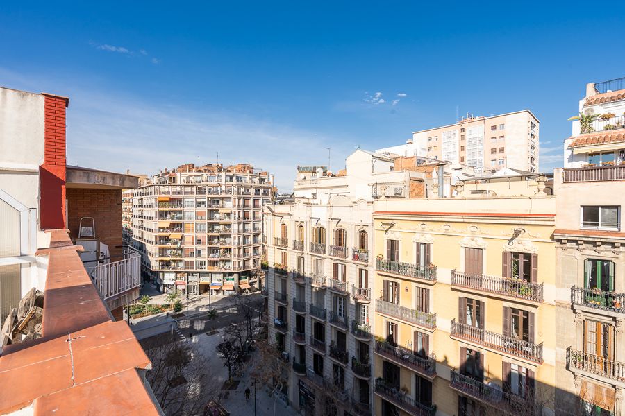 1-Bedroom Penthouse with Terrace - 526