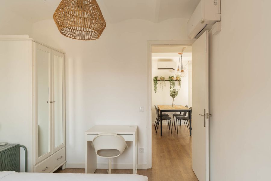2-Bedroom 1-Bathroom Penthouse with Terrace - 527
